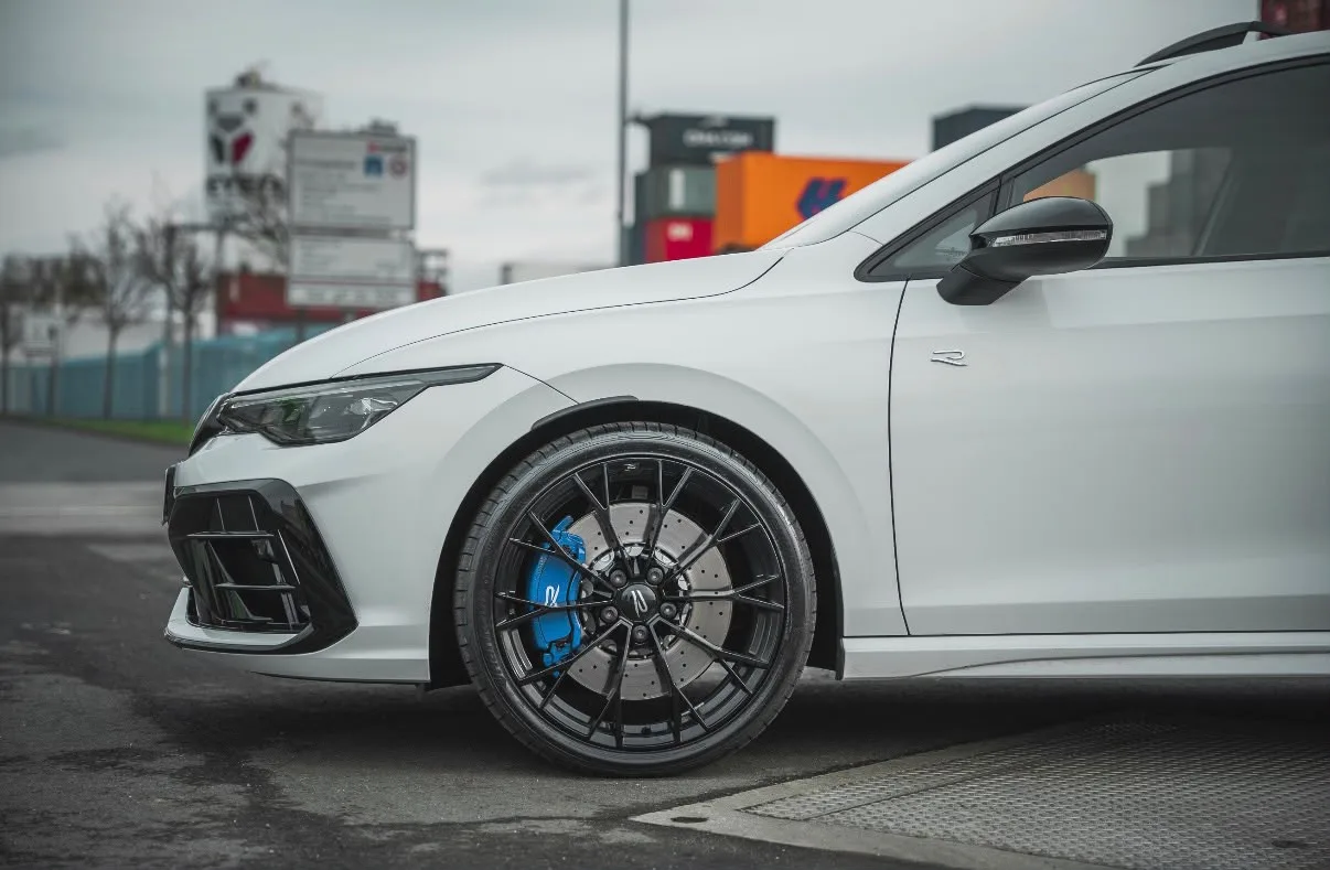 VW Golf 8R