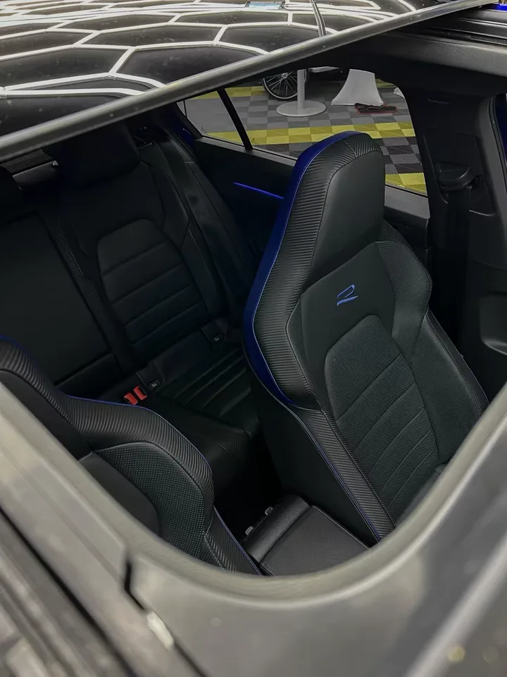 VW Golf 8R