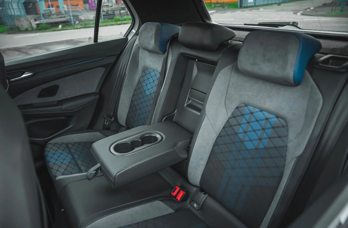 VW Golf 8R