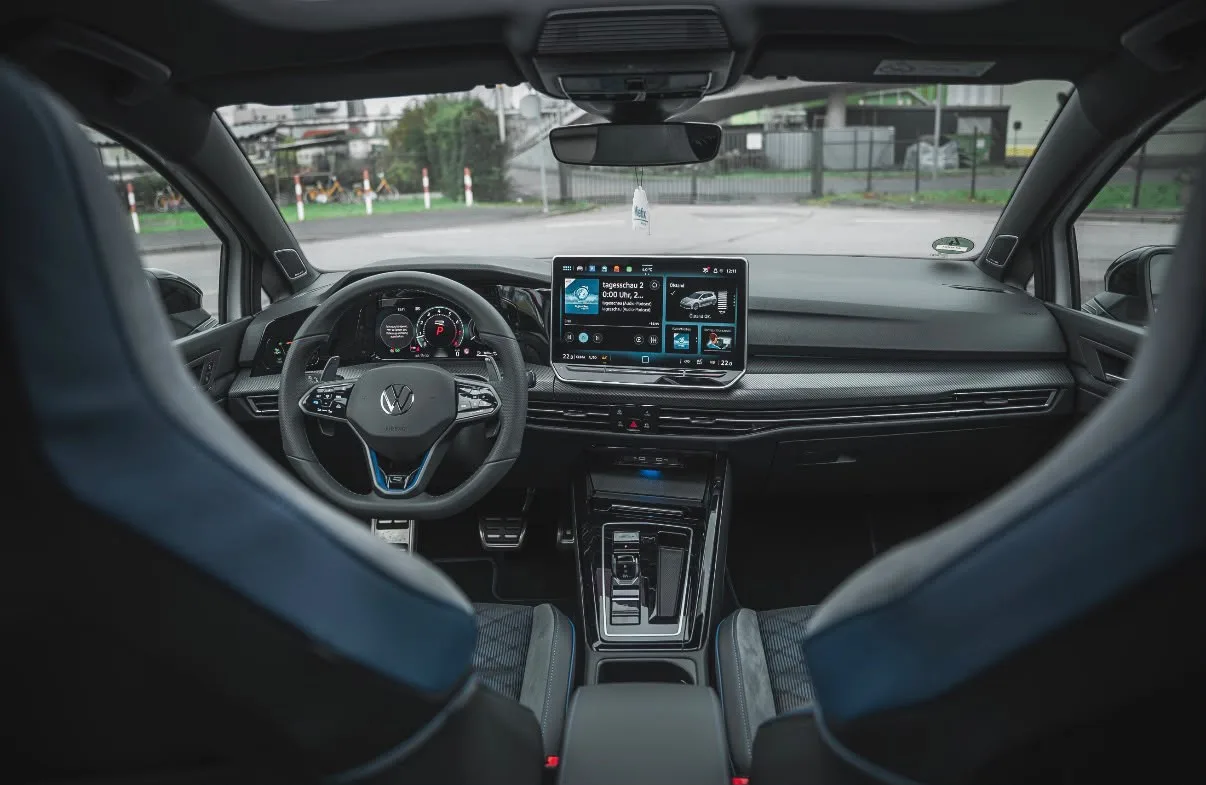 VW Golf 8R