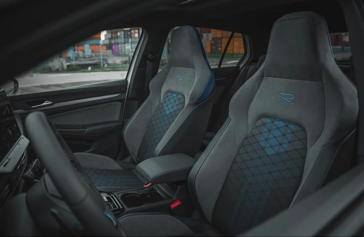 VW Golf 8R