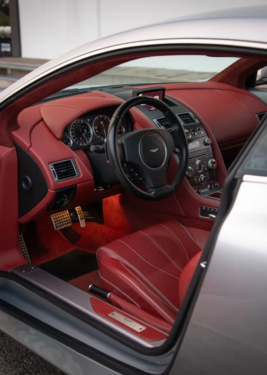 Aston Martin DB9